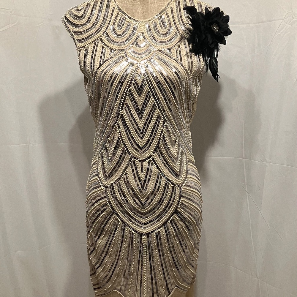 Flapper cream dress silver sequins and wht beads size sm mid length with fringe
